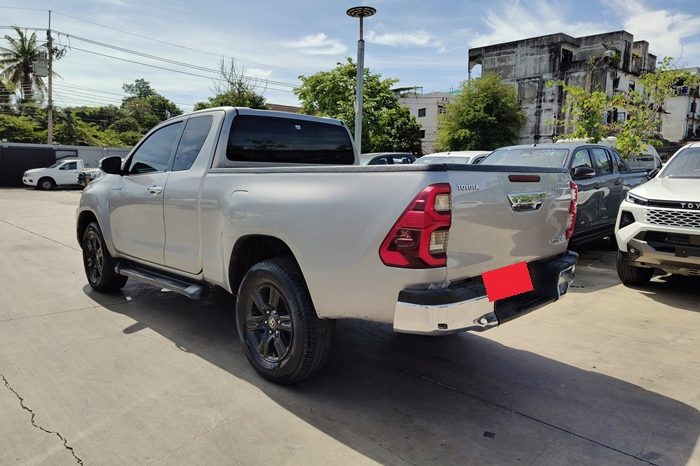 REVO 4WD 2021 2.4 MID MT SMART CAB SILVER  4250 full
