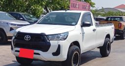 REVO 4WD 2021 2.8 ENTRY MT STANDARD WHITE  1804