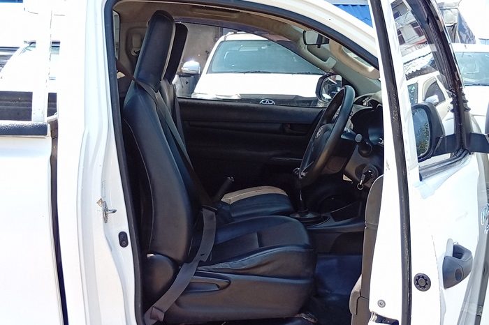 REVO 4WD 2021 2.8 ENTRY MT STANDARD WHITE  1804 full