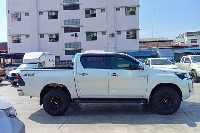 REVO 4WD 2021 2.8 HIGHT AT DOUBLE CAB WHITE  9751 full
