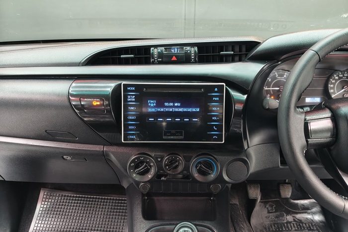 REVO 2WD 2018 2.4J MT SMART CAB SILVER  1144 full