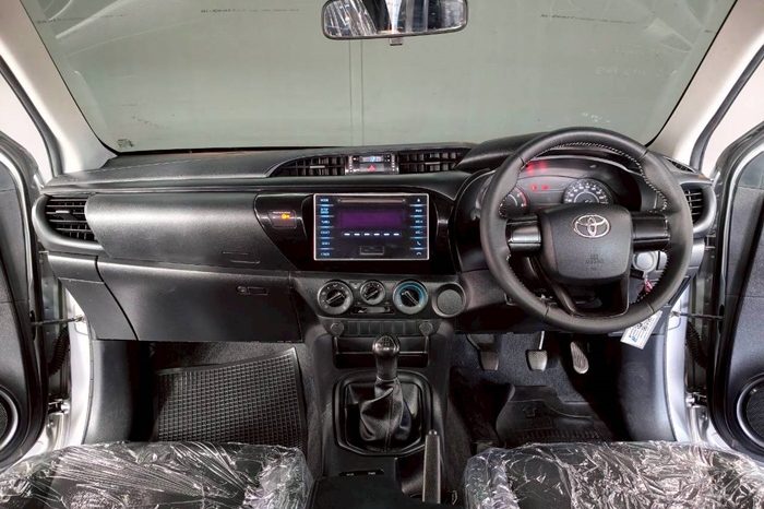 REVO 2WD 2018 2.4J MT SMART CAB SILVER  1144 full