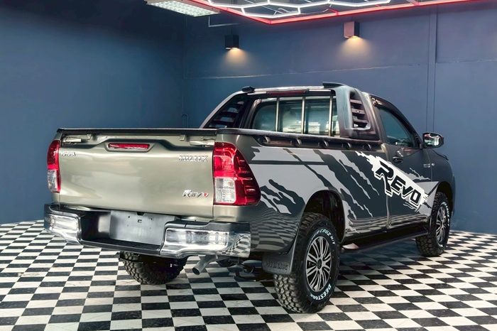 REVO 2WD 2018 2.4 ENTRY MT STANDARD BRONZE 1439 full