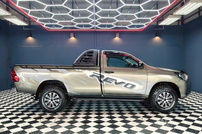 REVO 2WD 2018 2.4 ENTRY MT STANDARD BRONZE 1439 full