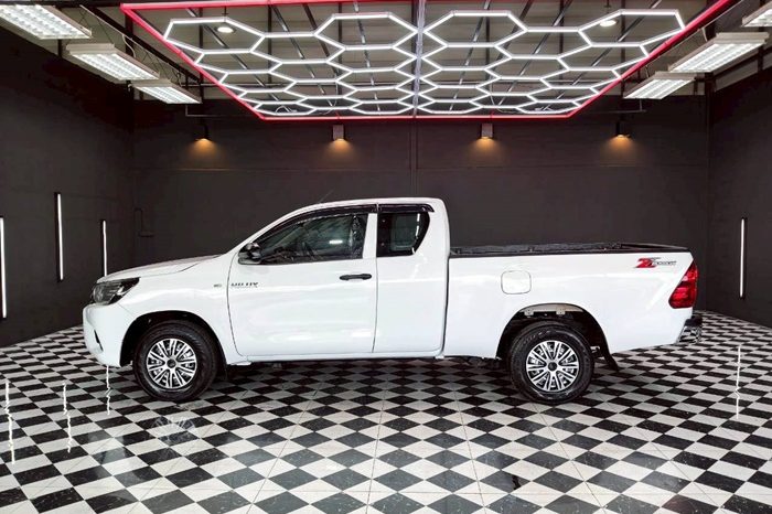 REVO 2WD 2018 2.4J MT SMART CAB WHITE  1900 full