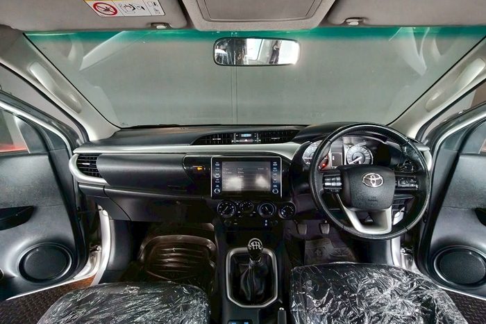 REVO 4WD 2020 2.4 MID MT SMART CAB SILVER  2607 full