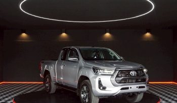 REVO 4WD 2020 2.4 MID MT SMART CAB SILVER  2607 full