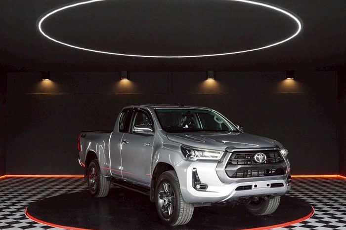 REVO 4WD 2020 2.4 MID MT SMART CAB SILVER  2607 full