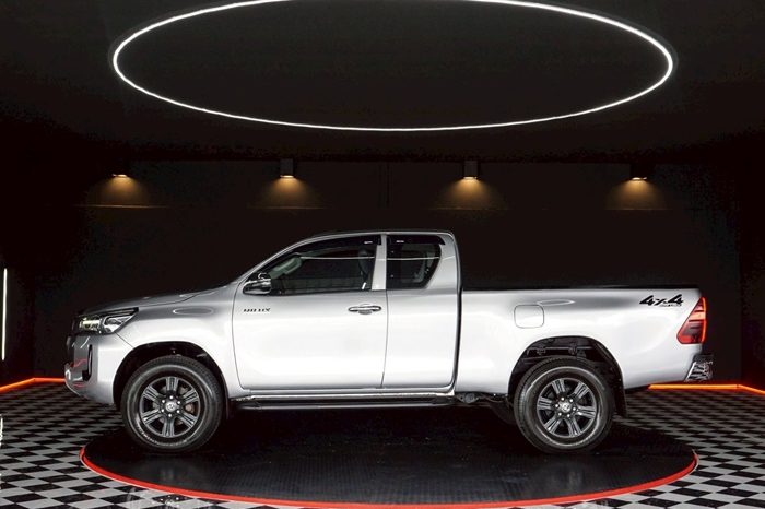 REVO 4WD 2020 2.4 MID MT SMART CAB SILVER  2607 full