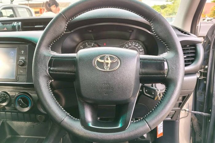REVO 2WD 2021 2.4 ENTRY MT STANDARD BRONZE 3012 full