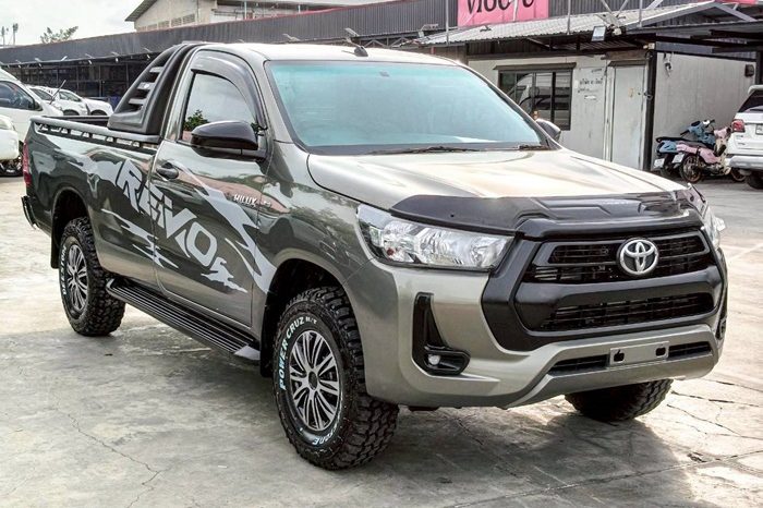 REVO 2WD 2021 2.4 ENTRY MT STANDARD BRONZE 3012 full