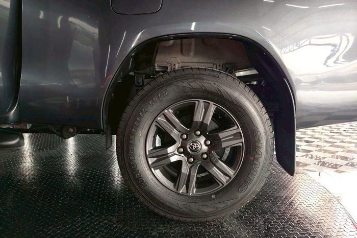 REVO 4WD 2022 2.4 MID MT SMART CAB DARK GREY  3055 full
