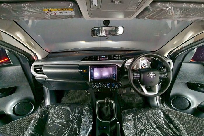 REVO 4WD 2022 2.4 MID MT SMART CAB DARK GREY  3055 full