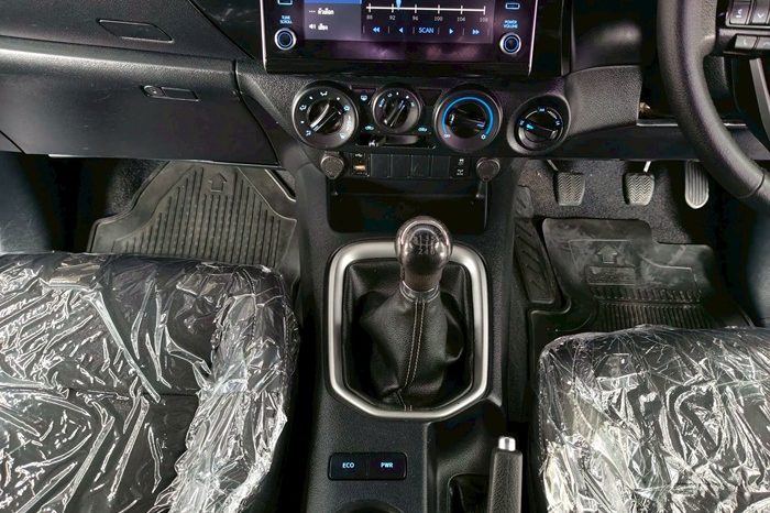 REVO 4WD 2022 2.4 MID MT SMART CAB DARK GREY  3055 full