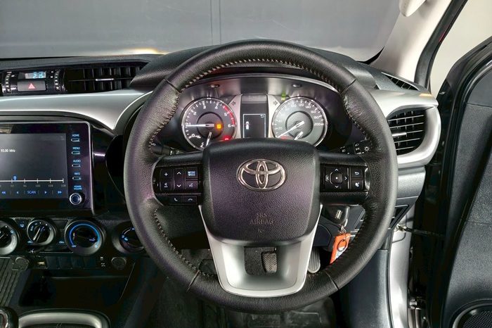 REVO 4WD 2022 2.4 MID MT SMART CAB DARK GREY  3055 full