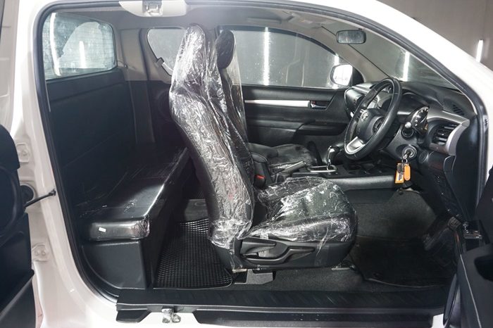REVO 2WD 2020 2.4 MID AT SMART CAB WHITE  3203 full