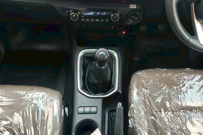 REVO 4WD 2015 2.8G MT DOUBLE CAB SILVER  322 full