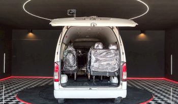 TOYOTA 2WD 2018 3.0 AT COMMUTER WHITE  3920 full