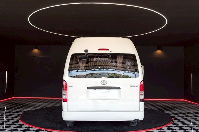 TOYOTA 2WD 2018 3.0 AT COMMUTER WHITE  3920 full