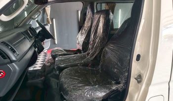 TOYOTA 2WD 2018 3.0 AT COMMUTER WHITE  3920 full