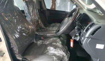 TOYOTA 2WD 2018 3.0 AT COMMUTER WHITE  3920 full