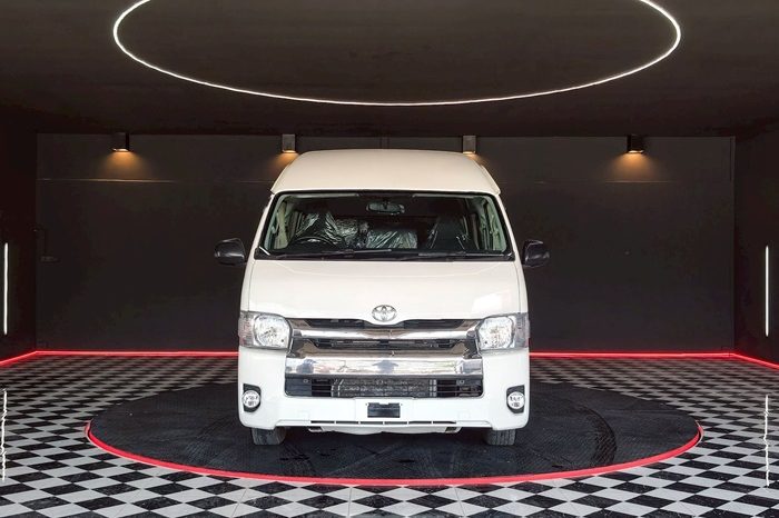 TOYOTA 2WD 2018 3.0 AT COMMUTER WHITE  3920 full