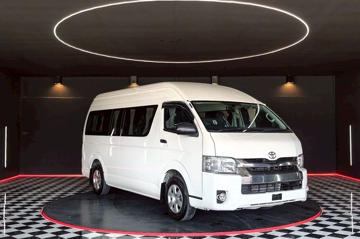 TOYOTA 2WD 2018 3.0 AT COMMUTER WHITE  3920 full