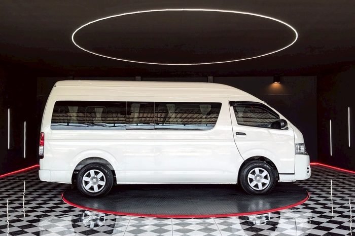 TOYOTA 2WD 2018 3.0 AT COMMUTER WHITE  3920 full
