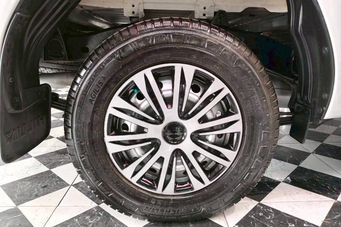 REVO 2WD 2019 2.4E MT SMART CAB WHITE  489 full