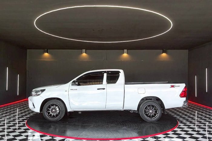 REVO 2WD 2017 2.4J MT SMART CAB WHITE  5372 full