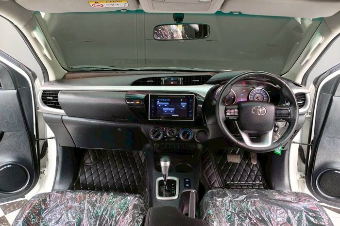 REVO PRE 2020 2.4E AT DOUBLE CAB WHITE  580 full