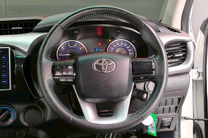 REVO PRE 2020 2.4E AT DOUBLE CAB WHITE  580 full