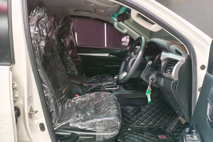 REVO PRE 2020 2.4E AT DOUBLE CAB WHITE  580 full