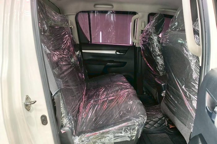 REVO PRE 2020 2.4E AT DOUBLE CAB WHITE  580 full