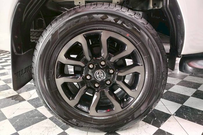 REVO PRE 2020 2.4E AT DOUBLE CAB WHITE  580 full
