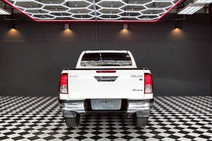 REVO PRE 2020 2.4E AT DOUBLE CAB WHITE  580 full
