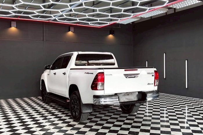 REVO PRE 2020 2.4E AT DOUBLE CAB WHITE  580 full