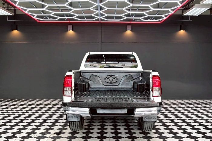 REVO PRE 2020 2.4E AT DOUBLE CAB WHITE  580 full