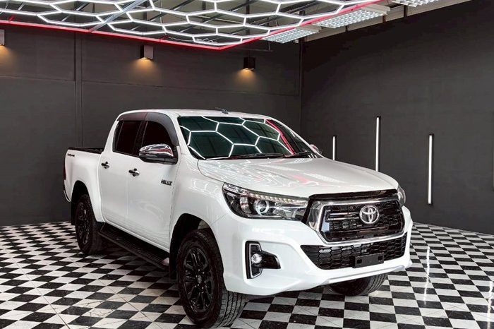 REVO PRE 2020 2.4E AT DOUBLE CAB WHITE  580 full