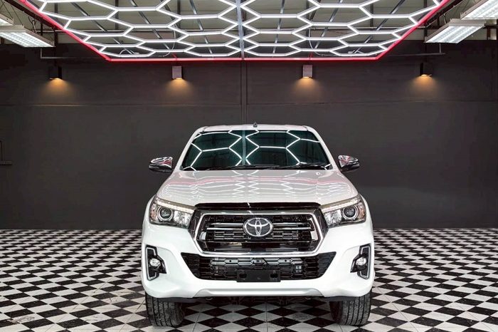 REVO PRE 2020 2.4E AT DOUBLE CAB WHITE  580 full