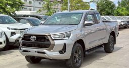 REVO 4WD 2021 2.4 MID MT SMART CAB SILVER  6005
