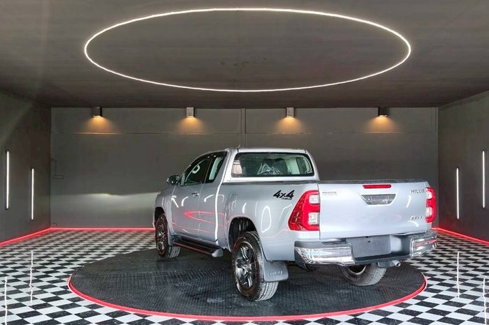 REVO 4WD 2021 2.4 MID MT SMART CAB SILVER  6005 full