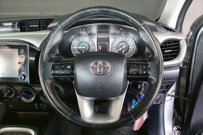 REVO 4WD 2021 2.4 MID MT SMART CAB SILVER  6005 full