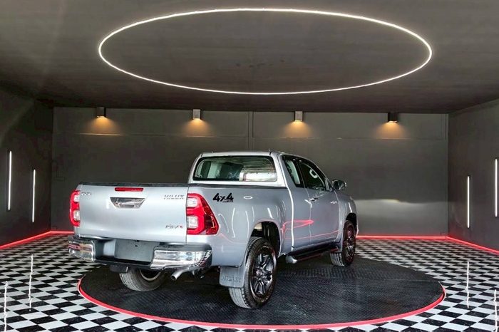 REVO 4WD 2021 2.4 MID MT SMART CAB SILVER  6005 full