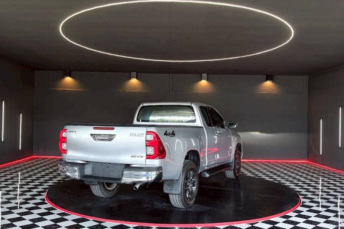 REVO 4WD 2021 2.4 MID MT SMART CAB SILVER  6274 full