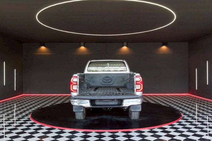 REVO 4WD 2021 2.4 MID MT SMART CAB SILVER  6274 full