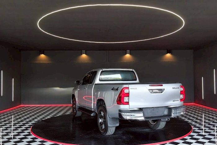 REVO 4WD 2021 2.4 MID MT SMART CAB SILVER  6274 full