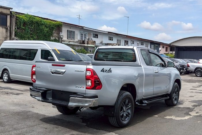 REVO 4WD 2021 2.4 MID MT SMART CAB SILVER  6274 full