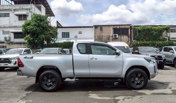 REVO 4WD 2021 2.4 MID MT SMART CAB SILVER  6274 full