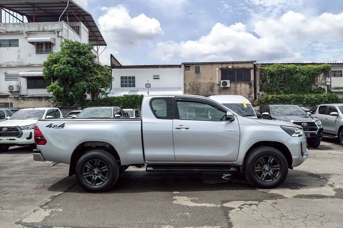 REVO 4WD 2021 2.4 MID MT SMART CAB SILVER  6274 full